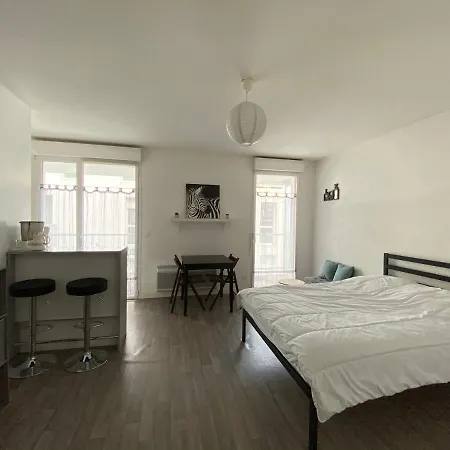 Joli Avec Terrasse Pres Du Vieux-port *