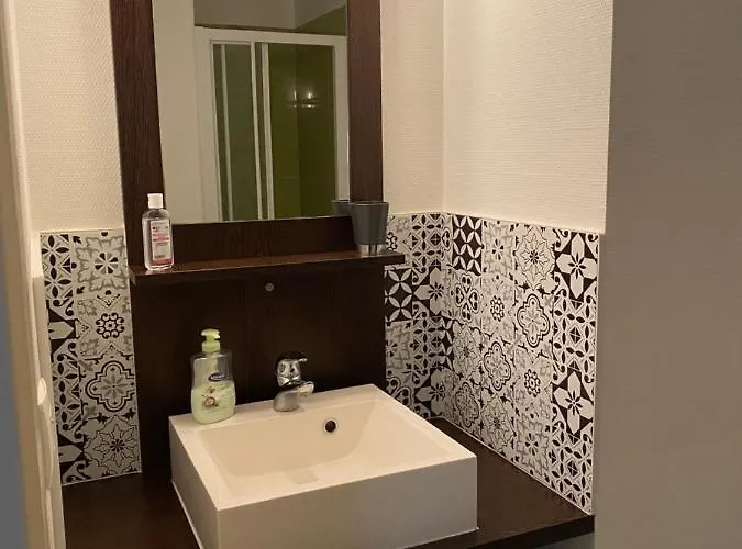 Joli Avec Terrasse Pres Du Vieux-port *