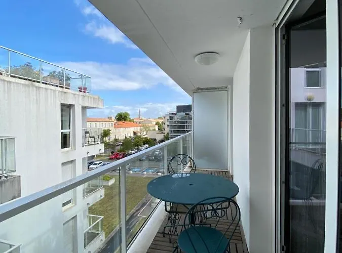 Joli Avec Terrasse Pres Du Vieux-port * La Rochelle (Charente-Maritime)